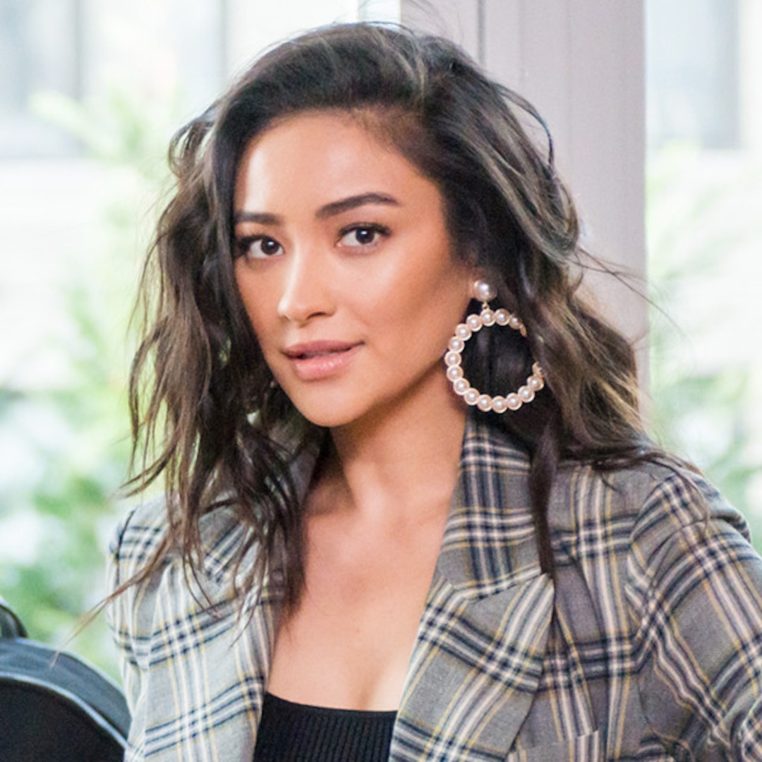 Pregnant Shay Mitchell Shows How She Tried to Hide Her Baby Bump - E